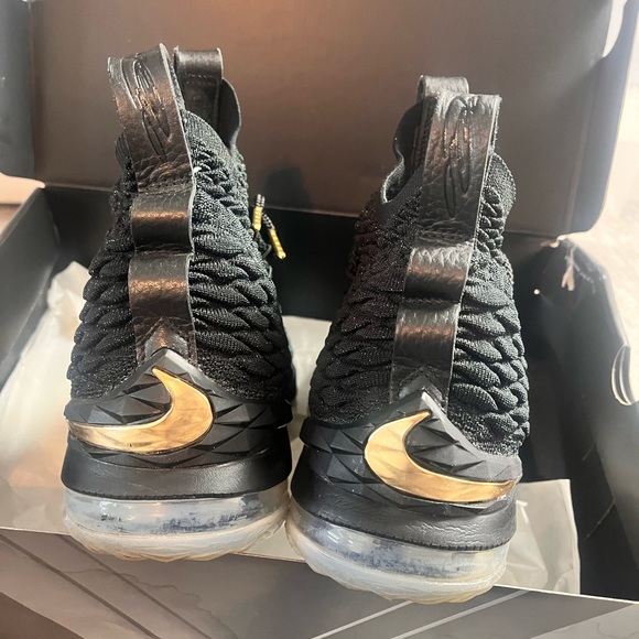 2017 LEBRON XV 15 METÁLIC GOLD SNEAKERS SIZE 10.5 - Picture 8 of 8